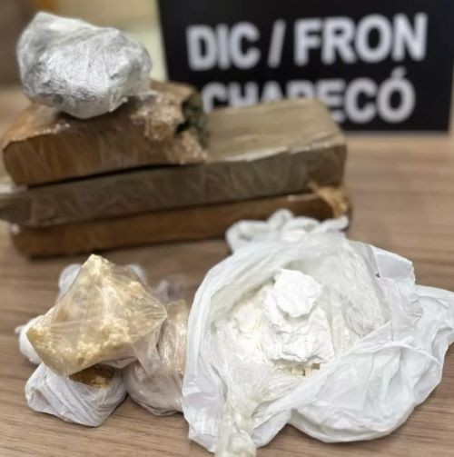 Mulher é presa em flagrante com drogas após usar carro de aplicativo para traficar 
