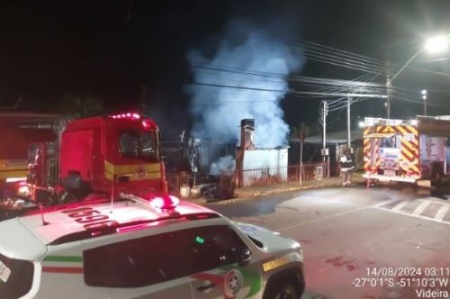 Casal morre em incêndio residencial durante a madrugada em SC