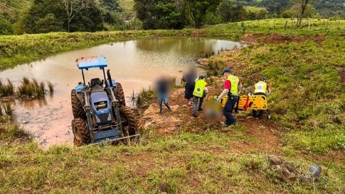 Trabalhador fica gravemente ferido após tombamento de trator no Oeste