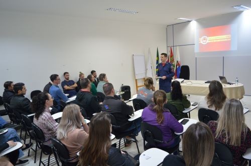 CDL e ACISA de Cunha Porã realizam workshop sobre Segurança Contra Incêndio em parceria com o Corpo de Bombeiros
