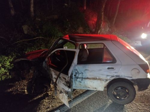 Motorista colide com caminhão e foge do local no Oeste de SC