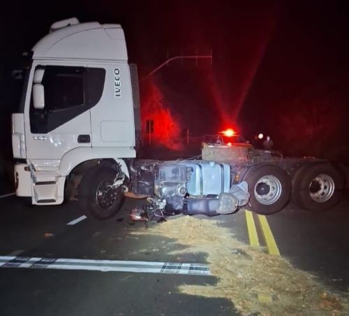 Motociclista de 28 anos morre em colisão contra caminhão no Meio-Oeste