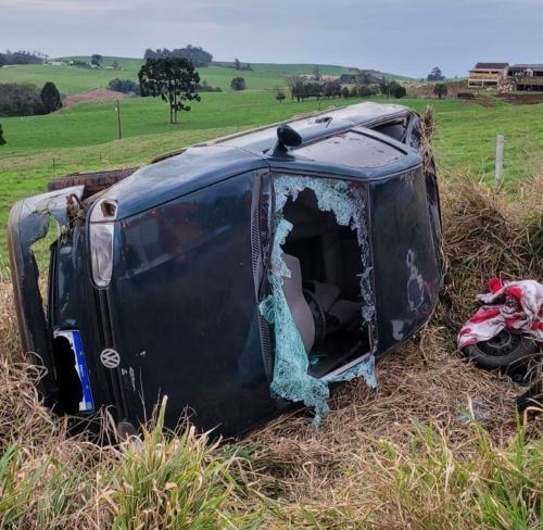 Capotamento na BR-163 envolve veículo com placas de Palmitos