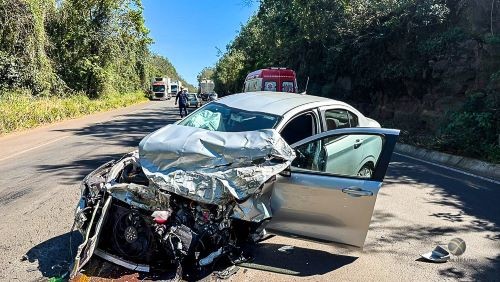 Duplo acidente é registrado na BR-282 deixando motociclista ferido