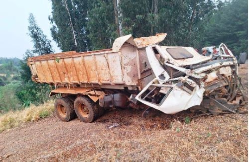 Motorista é socorrido com ferimentos leves após acidente impressionante na SC-157