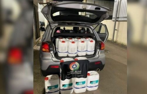 Carro recheado de produtos proibidos no Brasil é encontrado no Extremo-Oeste de SC