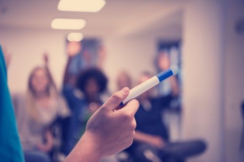 No Oeste, professor que beijou aluna na boca é condenado por estupro de vulnerável