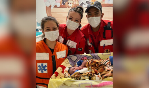 Bombeiros voluntários prestam atendimento após grávida dar à luz em casa no Oeste