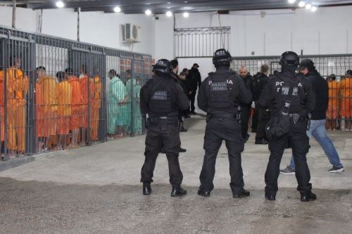 Secretaria da Administração Prisional e Socioeducativa de Santa Catarina realiza maior transferência de detentos para outro estado já registrada