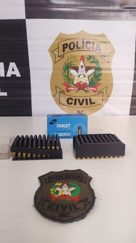 Homem é preso em flagrante por posse irregular de arma de fogo, no Oeste