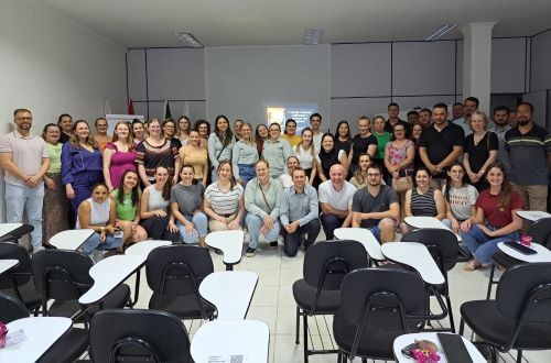 CDL e ACISA de Cunha Porã promovem palestra sobre atendimento ao cliente com Simone Klunk