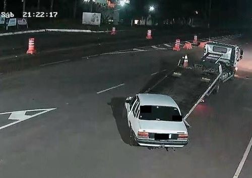 Carro com excesso de ocupantes e condutor sem carteira é recolhido do Oeste