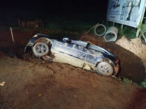 Atropelamento seguido de saída de pista deixa três feridos em Maravilha na madrugada de sábado