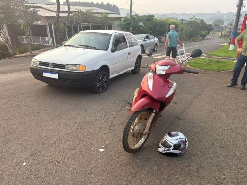 Acidente entre carro e motocicleta deixa mulher ferida em Cunha Porã