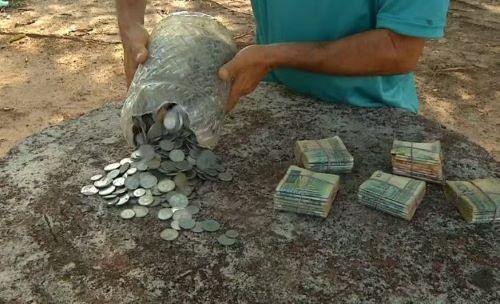 Irmãos encontram 32 milhões em Cruzados após morte do pai
