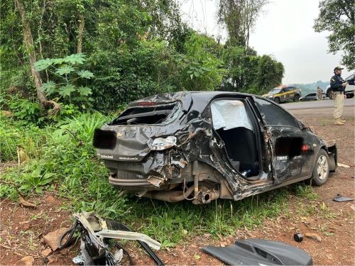 Colisão entre dois veículos seguida de saída de pista é registrada na BR-158, em Cunha Porã