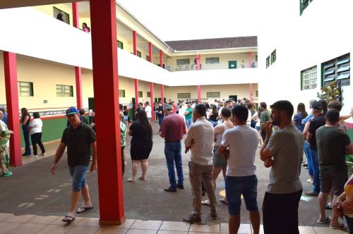 Eleitores enfrentaram filas nas primeiras horas, mas votação ocorre de forma tranquila em Cunha Porã