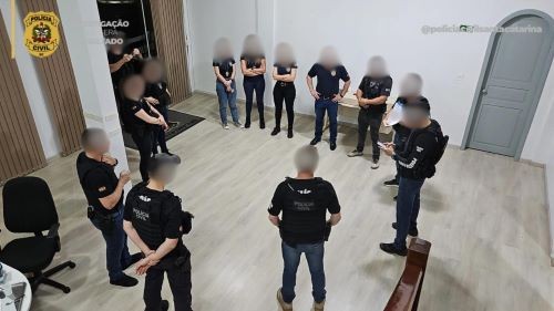 Polícia Civil deflagra operação sobre investigação relacionada com armazenamento de pornografia infanto-juvenil, no Oeste