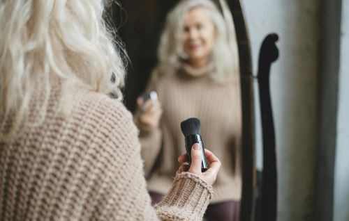 Projeto de lei quer garantir acesso à reposição hormonal para mulheres na menopausa