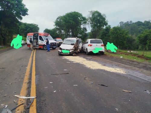 Grave acidente na BR-282 na tarde desta sexta-feira em Cunha Porã resulta em uma vítima fatal e vários feridos