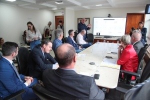 Bancada do Oeste consegue acordo com a Celesc para garantir restituição do crédito dos geradores de energia