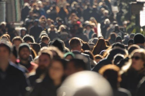 Expectativa de vida do brasileiro ao nascer sobe para 76,4 anos em 2023