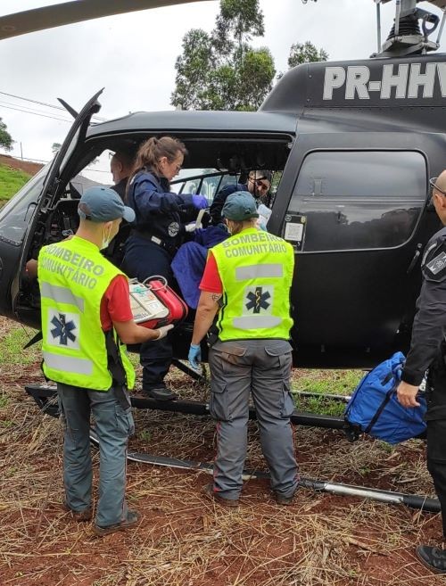  Trabalhador sofre ferimentos graves após acidente durante corte de árvore