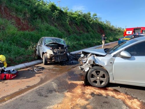Colisão envolvendo dois veículos deixa feridos na BR-282, no Oeste