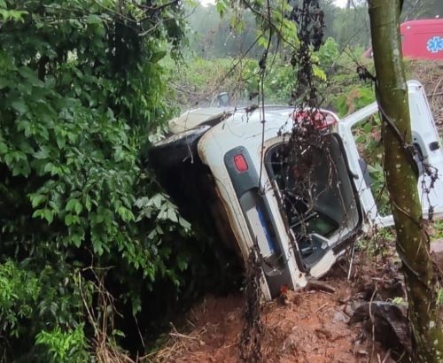 Jovem de 22 anos sai ilesa após grave acidente em Modelo