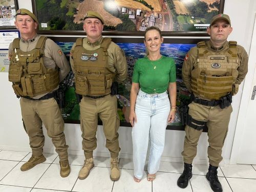 Comandantes da Polícia Militar se reúnem com a prefeita para discutir reforço na segurança em Cunha Porã