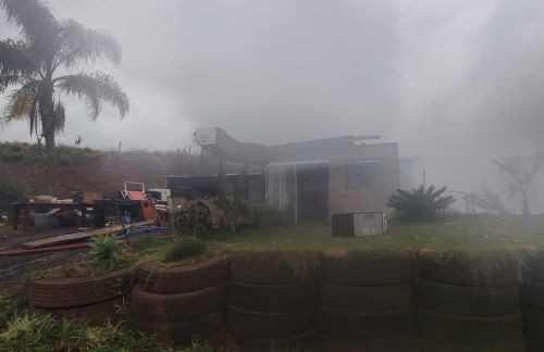 Incêndio destrói residência no interior de Saudades