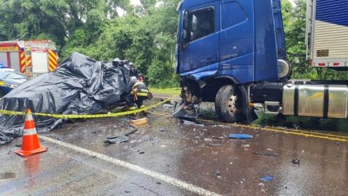 Mulher morre em grave colisão na BR-153, no Oeste