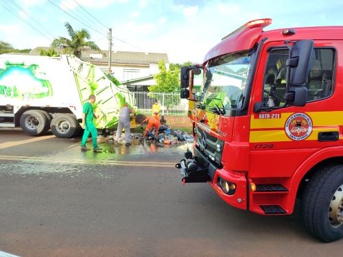 Caminhão de lixo pega fogo durante coleta em Maravilha