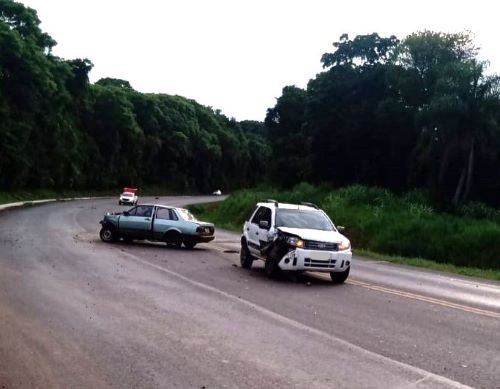 Colisão frontal na BR-282 em Pinhalzinho deixa dois feridos