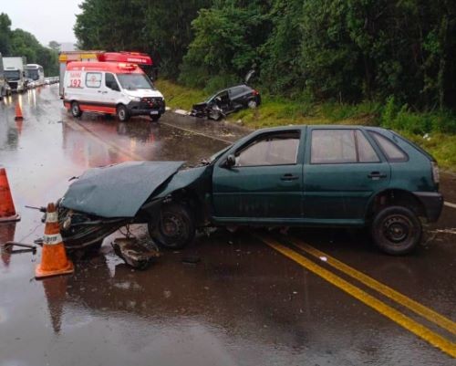 Grave acidente na BR-282 deixa seis feridos, dois em estado grave