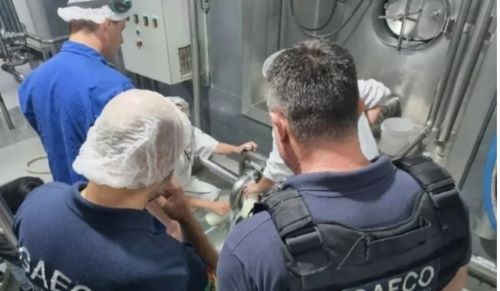 Leite com soda cáustica e ‘pelos indefinidos’ leva à prisão de seis pessoas em fábrica do RS