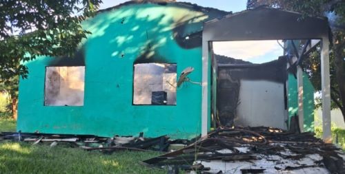 Casa é destruída por incêndio em Caibi; não houve feridos