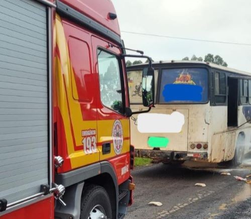 Incêndio em ônibus mobiliza Bombeiros no Oeste
