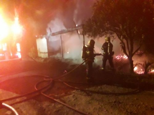 Incêndio destrói residência e veículos no Oeste Catarinense