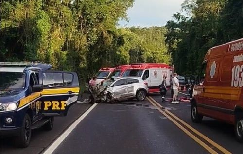  Colisão frontal na BR-282 em Nova Itaberaba deixa quatro mortos e feridos graves no Dia de Natal