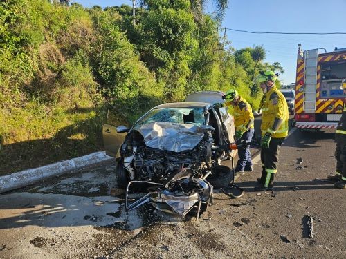 Motorista de 28 anos morre em violenta colisão na BR-282 