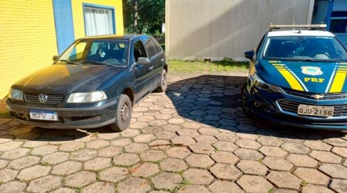 Homem é preso por furto de veículo e falsa identidade na BR-282 no Oeste