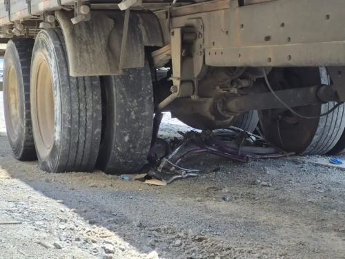 Mãe e bebê morrem após serem atropeladas por caminhão em SC