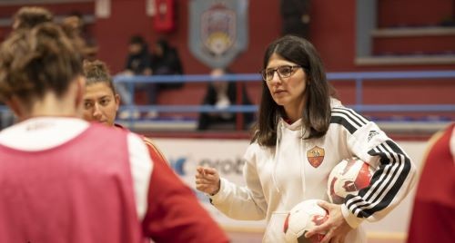 Natural do Oeste de SC, técnica catarinense de futsal brilha na Itália