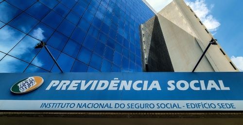 Governo aumenta taxa de juros do consignado do INSS após pressão de bancos