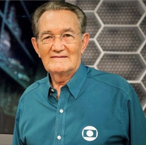 Morre Léo Batista, a voz marcante do jornalismo esportivo, aos 92 anos
