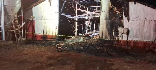 Bombeiros controlam incêndio em aviário no interior de Palmitos