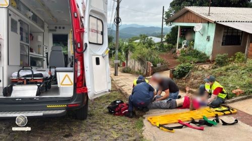 Trabalhador cai de escada e sofre fratura exposta em São Miguel do Oeste