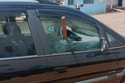 Homem é preso após quebrar carro com prefeito dentro e tentar fugir em município do Oeste