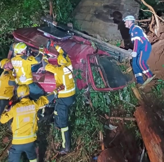Homem e criança morrem em grave acidente no Oeste de SC